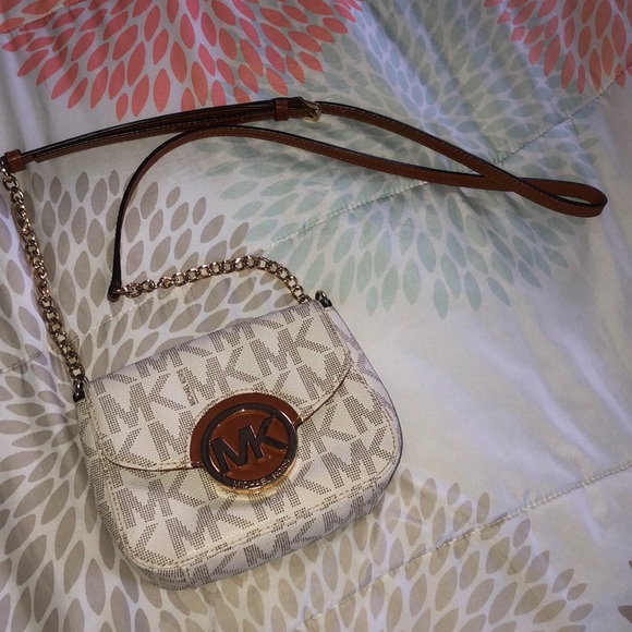 Michael Kors Handbags - Michael Kors crossbody bag